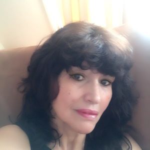 Meet your Posher, Laura m